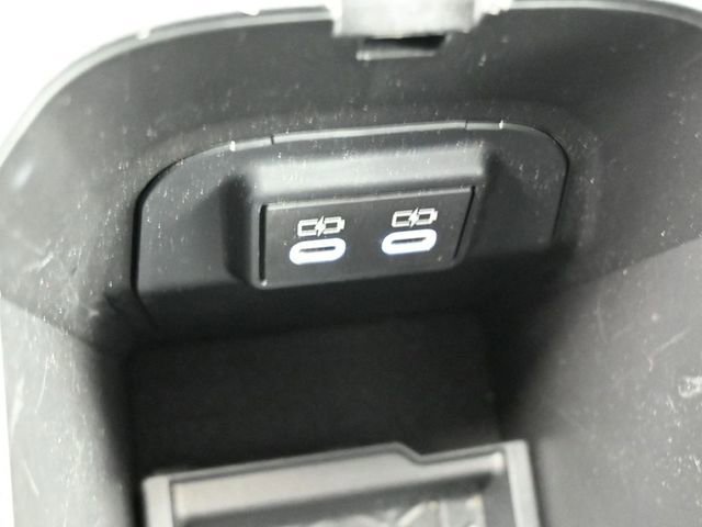 Used 2024 Toyota RAV4 Limited w/ Advanced Technology Package image 18