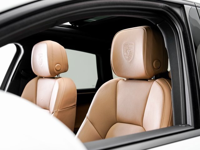 Used 2025 Porsche Macan image 10