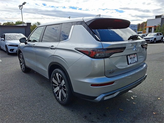 New 2025 Mitsubishi Outlander SE image 3