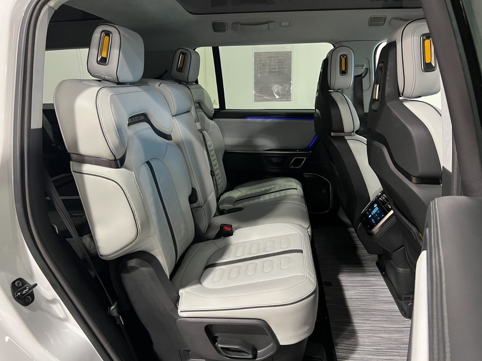 Used 2024 Rivian R1S Adventure AWD/4WD image 36