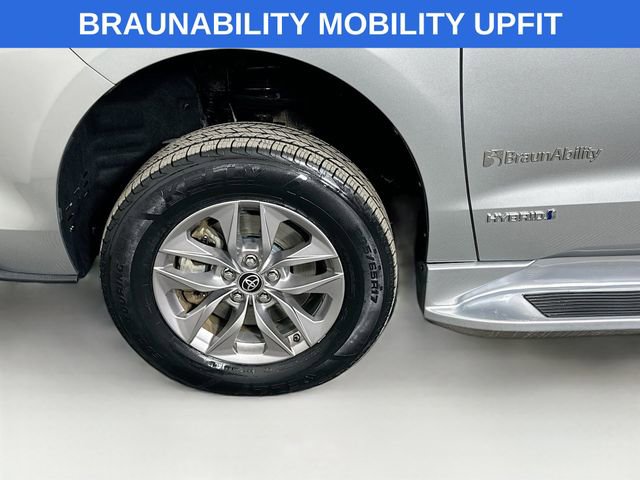 Used 2021 Toyota Sienna XLE w/ XLE Plus Package image 31