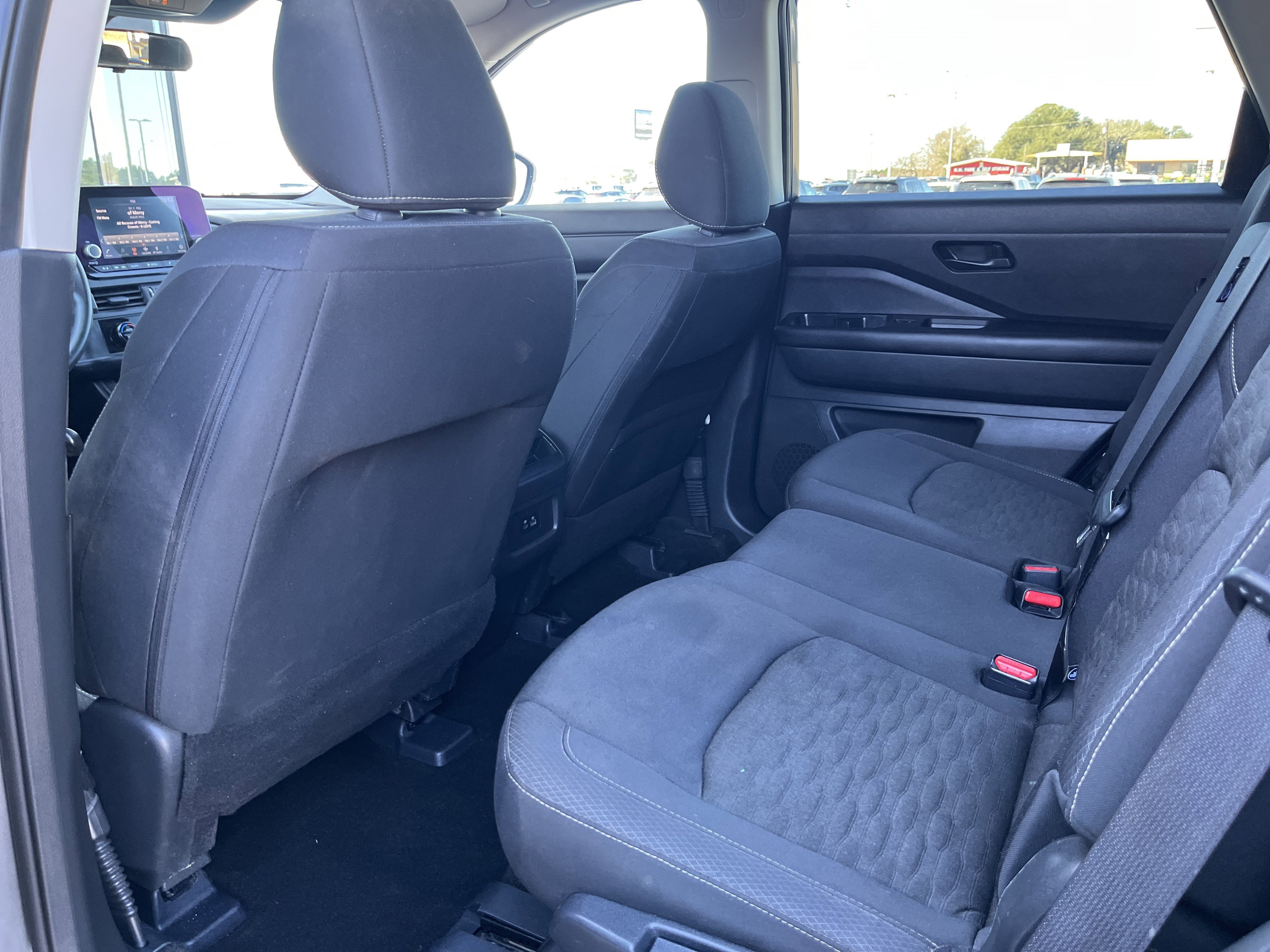 Used 2023 Nissan Pathfinder S image 10