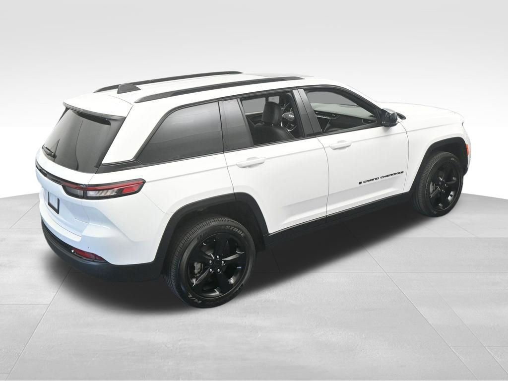 Used 2025 Jeep Grand Cherokee Altitude image 51