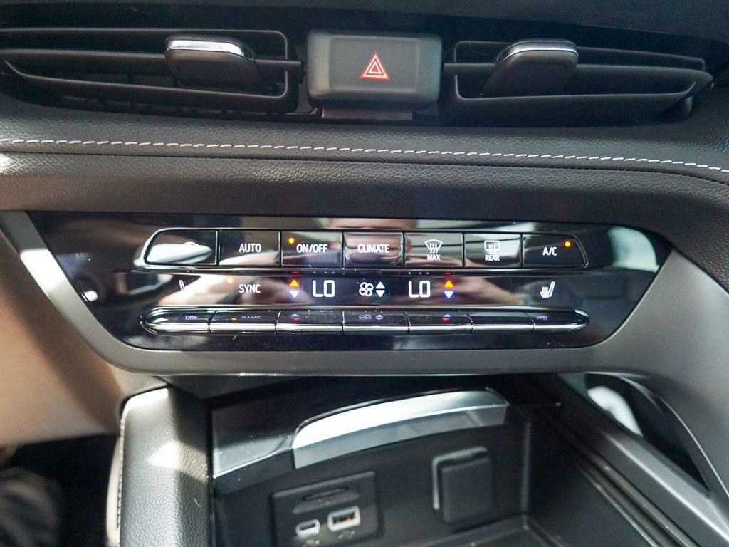 Used 2022 Buick Envision Essence w/ Technology Package II FWD image 29