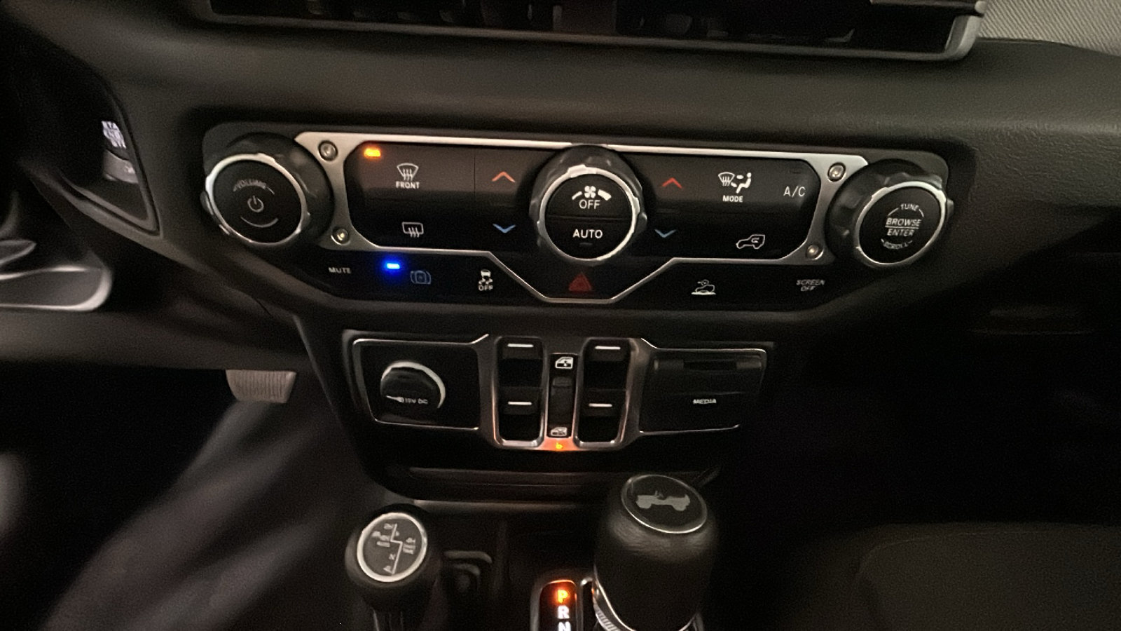 Used 2024 Jeep Wrangler Unlimited w/ Technology Group AWD/4WD image 25