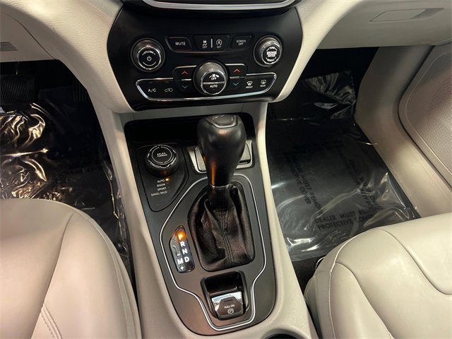 Used 2020 Jeep Cherokee Latitude Plus w/ Cold Weather Group image 27