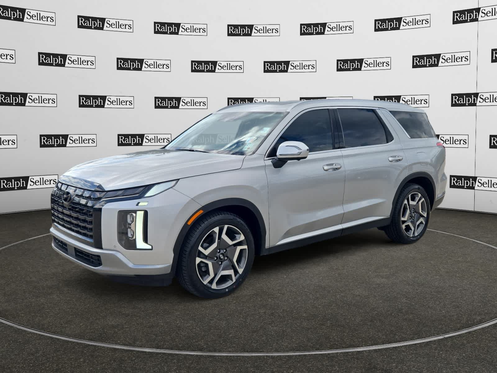 Used 2024 Hyundai Palisade SEL w/ Premium Package FWD image 2