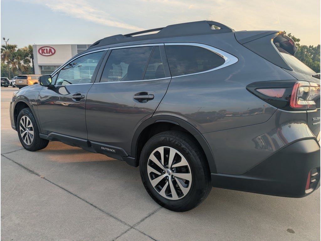 Used 2022 Subaru Outback Premium AWD/4WD image 4