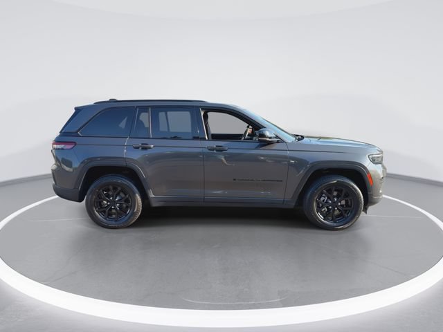 Used 2024 Jeep Grand Cherokee Altitude AWD/4WD image 9