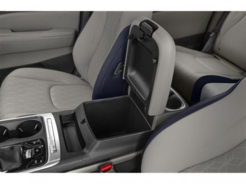 Used 2025 Kia Carnival EX FWD image 16
