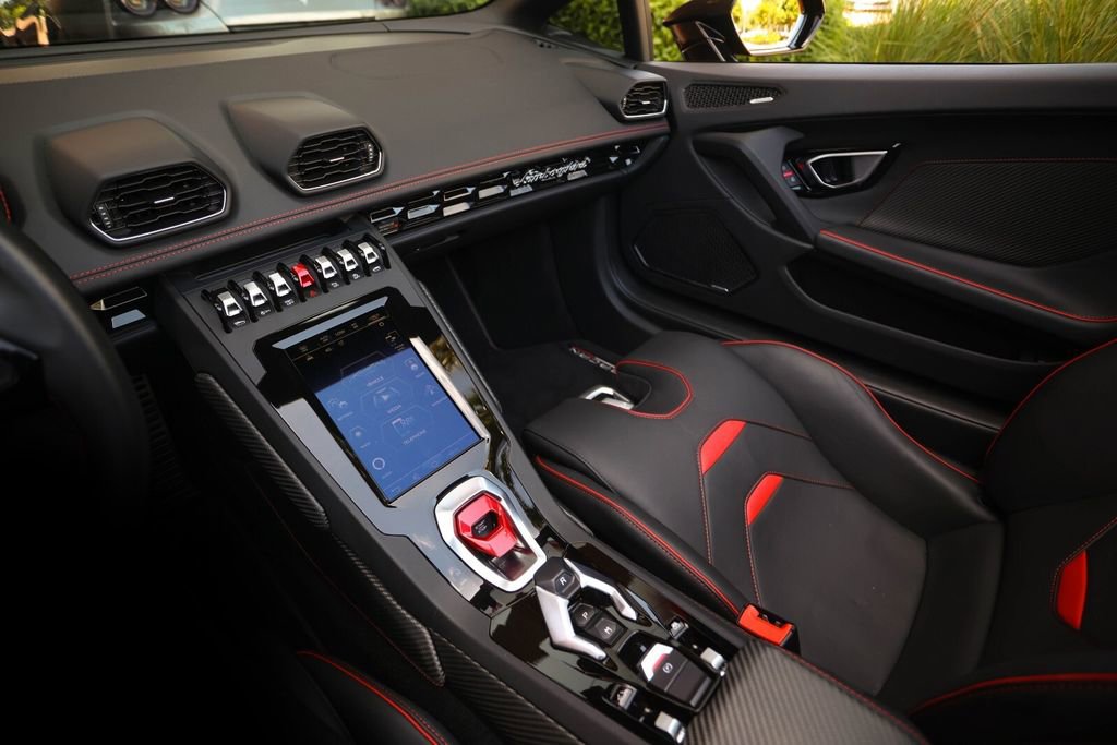 Used 2020 Lamborghini Huracan EVO RWD image 36