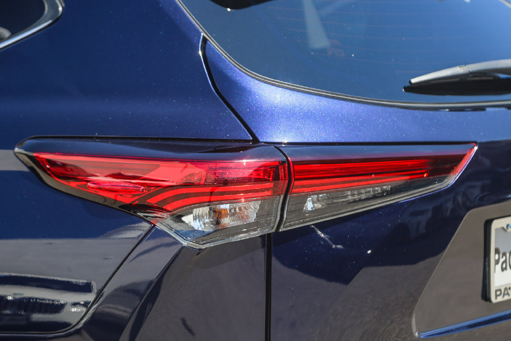Used 2024 Toyota Highlander Limited AWD/4WD image 7