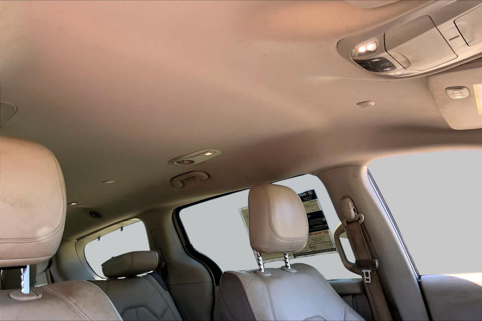 Used 2017 Chrysler Pacifica Touring-L FWD image 12