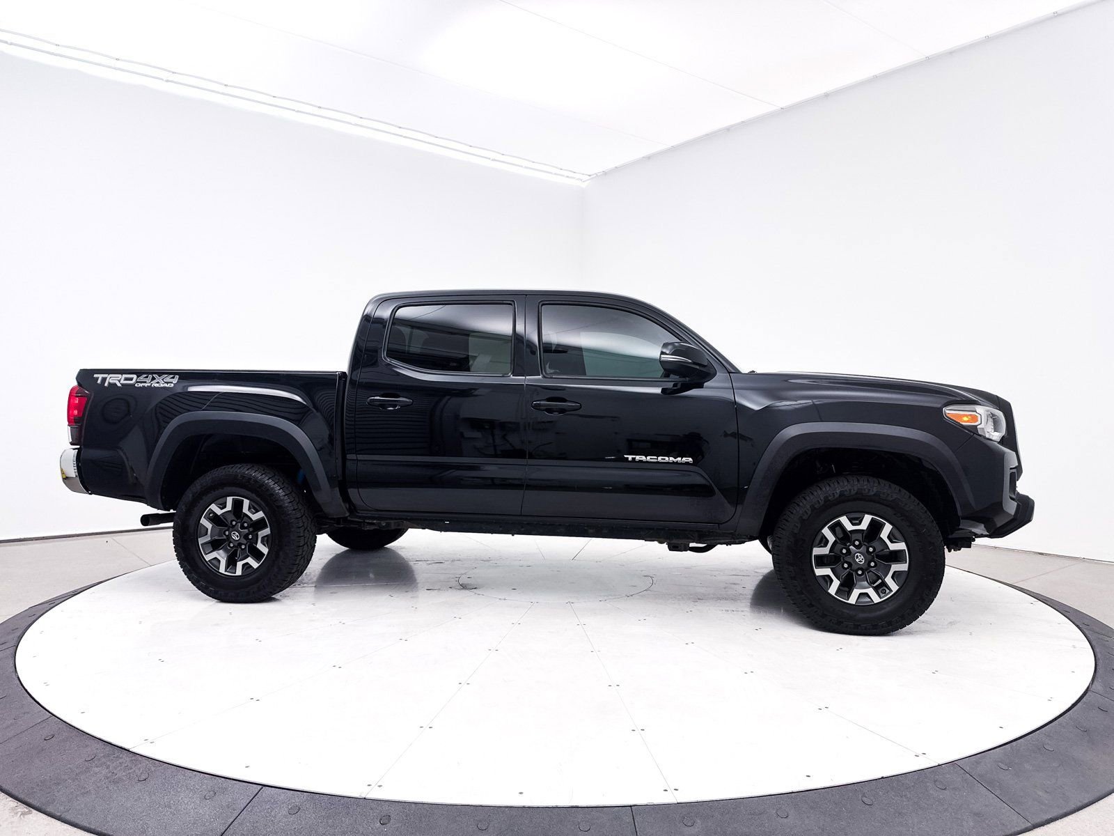 Used 2019 Toyota Tacoma TRD Off-Road AWD/4WD image 33