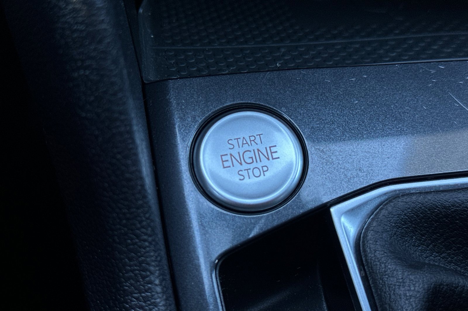 Certified 2022 Volkswagen Tiguan SE R-Line image 24