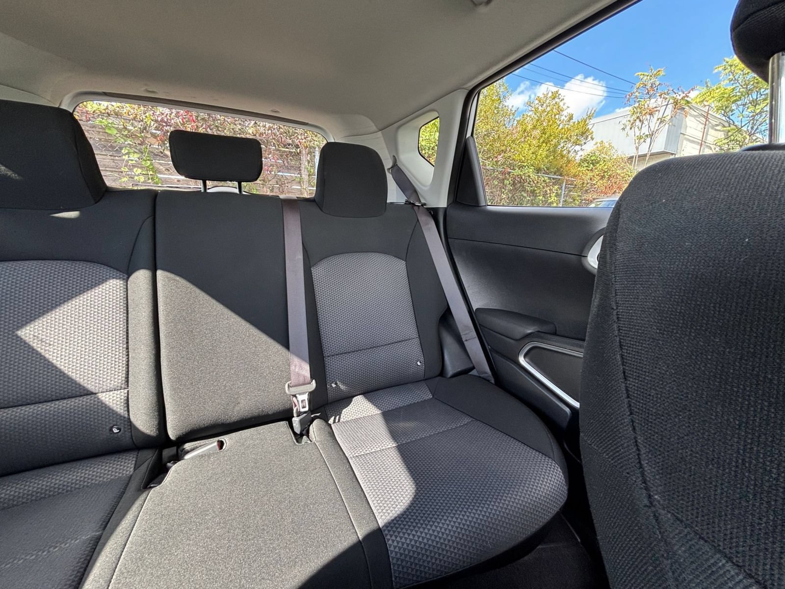 Used 2025 Kia Soul LX w/ LX Technology Package FWD image 34