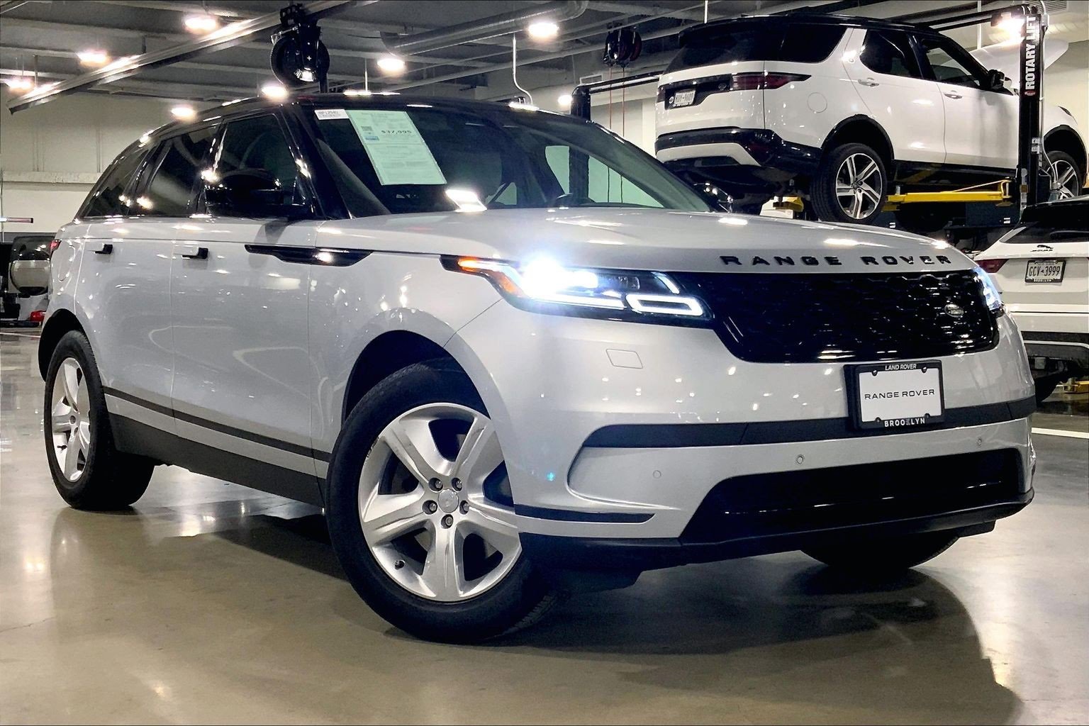 Used 2023 Land Rover Range Rover Velar S image 2