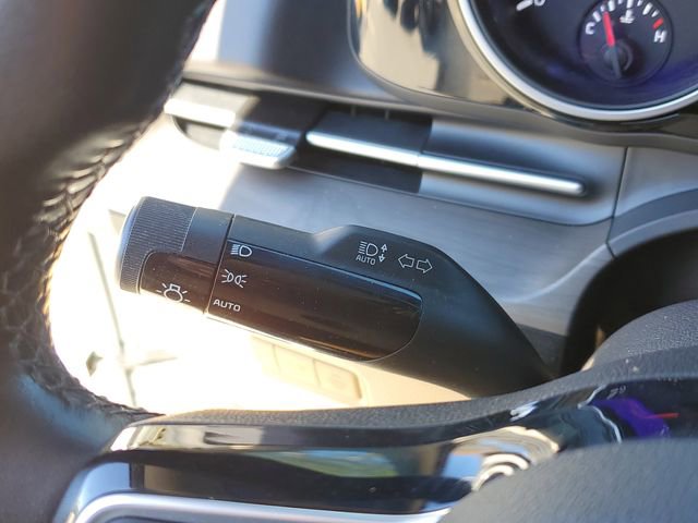 Used 2022 Kia Carnival EX image 23