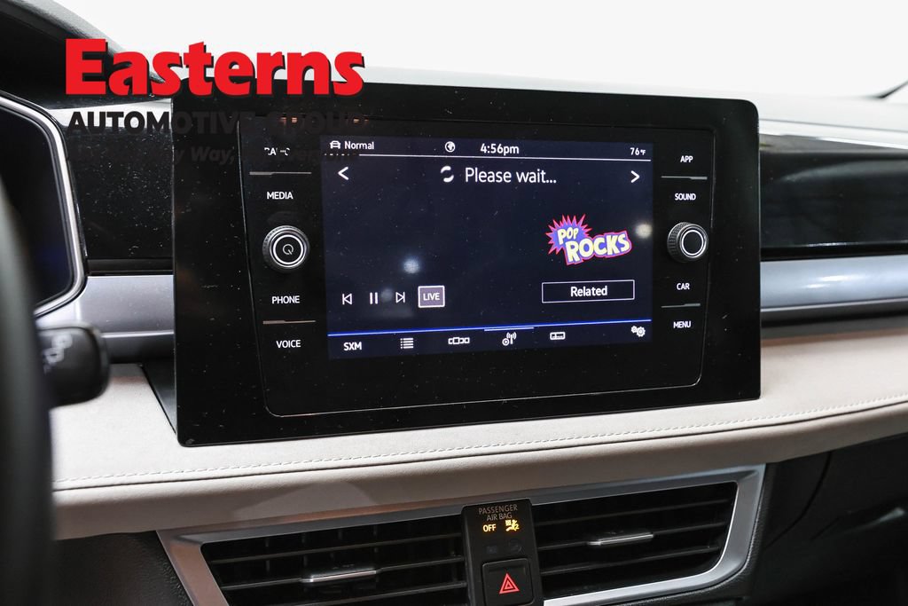 Used 2025 Volkswagen Taos SE AWD/4WD image 18
