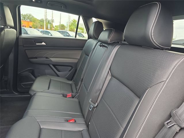 Used 2023 Volkswagen Atlas Cross Sport SE w/ Panoramic Sunroof Package FWD image 12