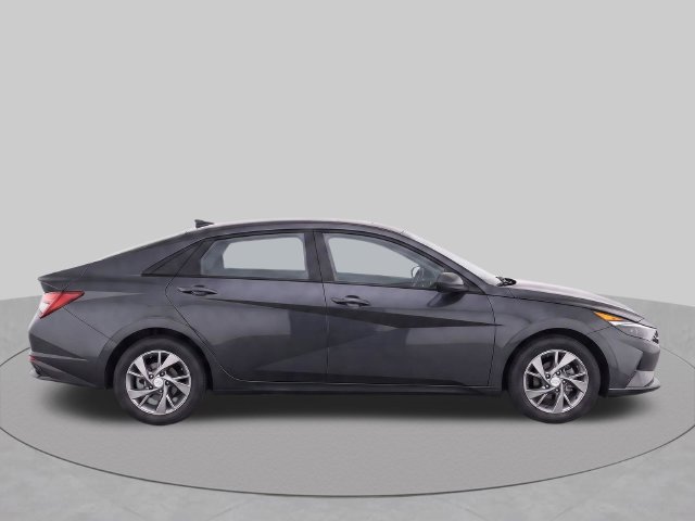 Used 2021 Hyundai Elantra SE FWD image 8