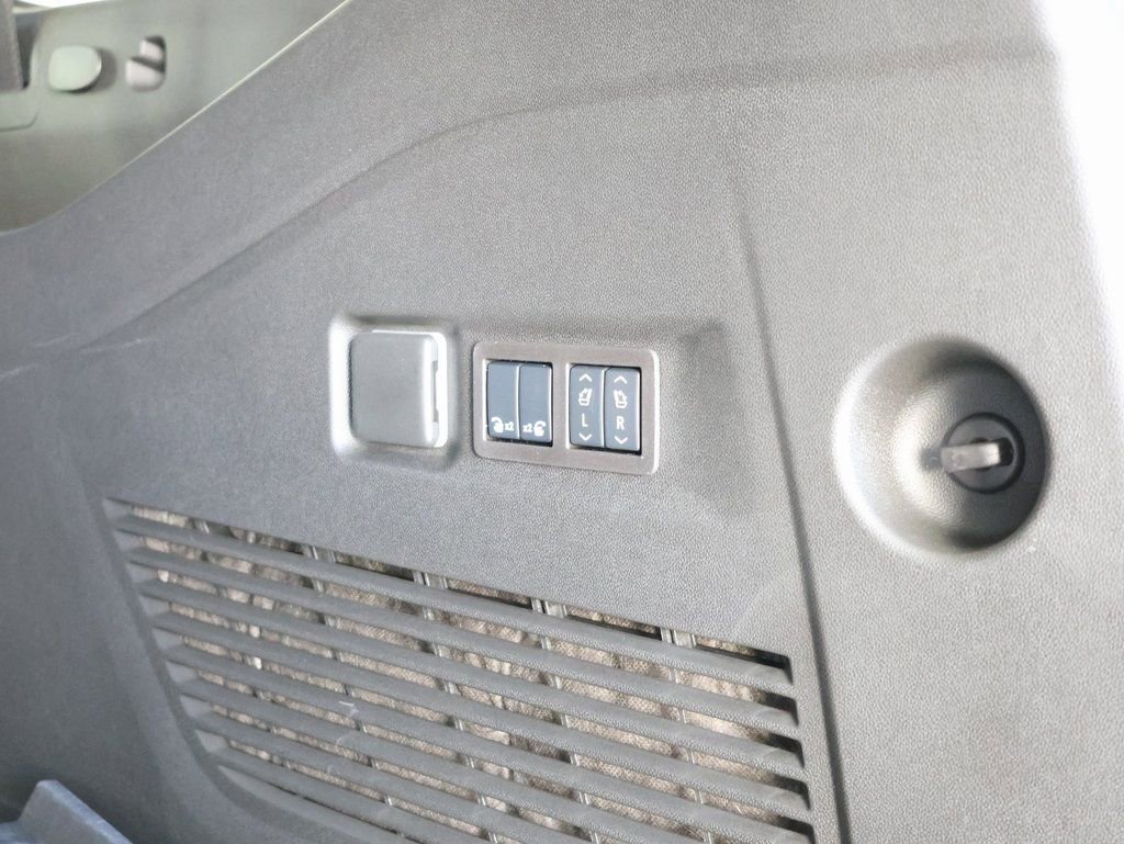 New 2025 Chevrolet Suburban High Country image 34