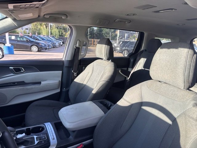Used 2024 Kia Carnival LX FWD image 11