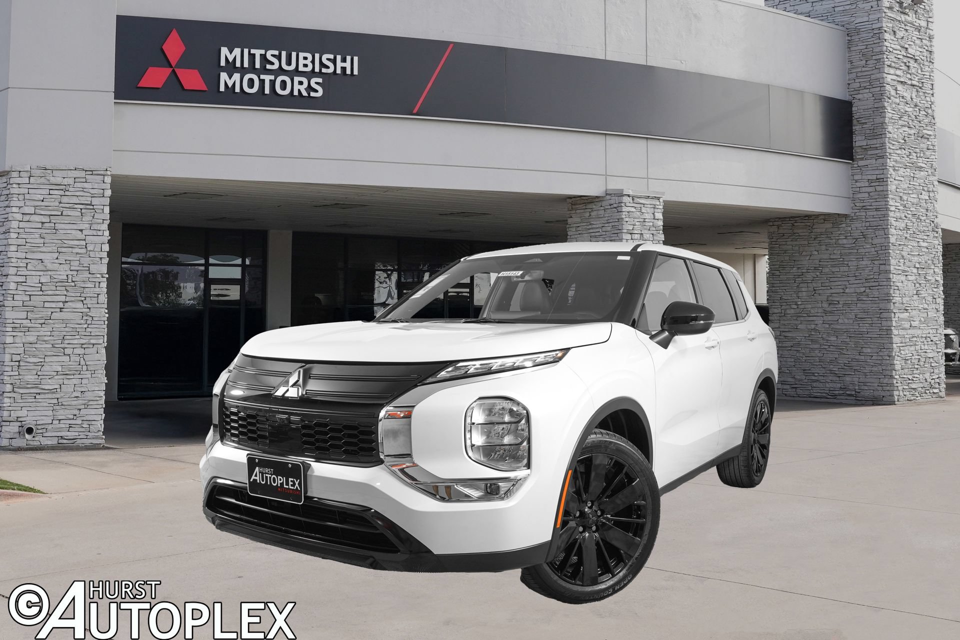 New 2026 Mitsubishi Outlander LE FWD image 1