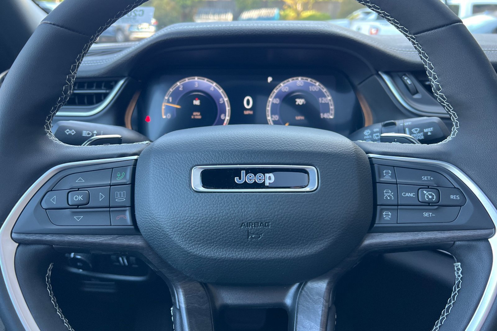 New 2025 Jeep Grand Cherokee Limited w/ Luxury Tech Group II image 24