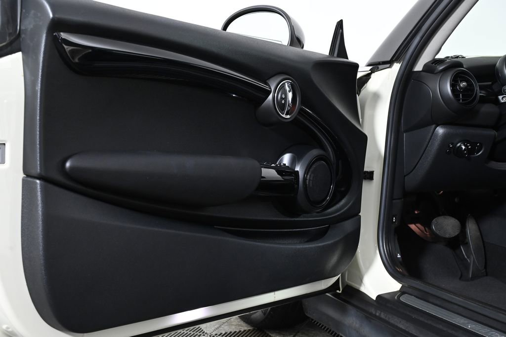 Used 2019 MINI Cooper S w/ Premium Package image 28