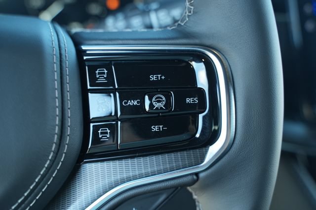 New 2026 Jeep Grand Wagoneer Summit AWD/4WD image 36