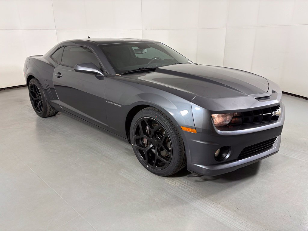 Used 2011 Chevrolet Camaro SS RWD image 2