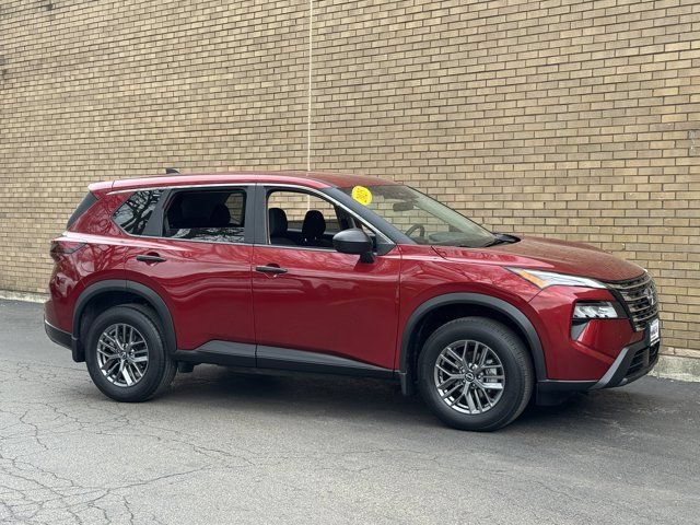 Used 2025 Nissan Rogue S AWD/4WD image 3