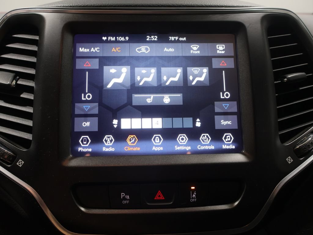 Used 2022 Jeep Cherokee Trailhawk AWD/4WD image 29