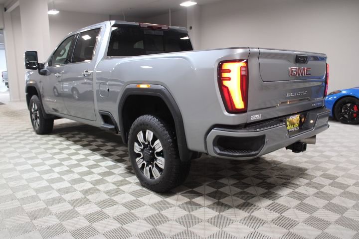 Used 2025 GMC Sierra 2500 Denali image 8