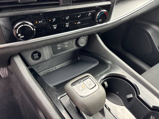 Used 2024 Nissan Rogue S FWD image 23