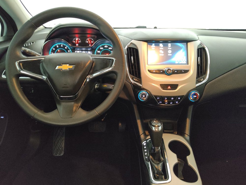 Used 2018 Chevrolet Cruze LS FWD image 22