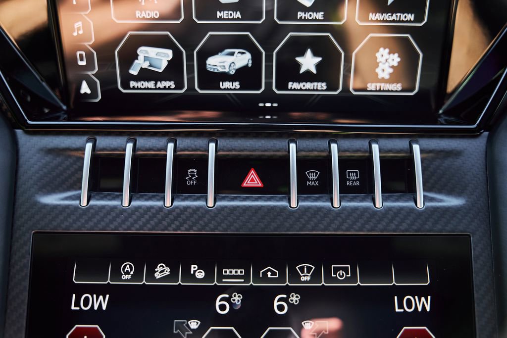 Used 2022 Lamborghini Urus AWD/4WD image 74