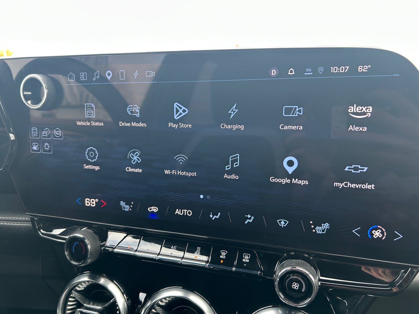 Used 2024 Chevrolet Blazer EV LT AWD/4WD image 19