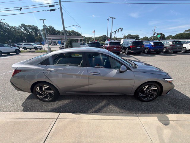 Used 2024 Hyundai Elantra Limited FWD image 10