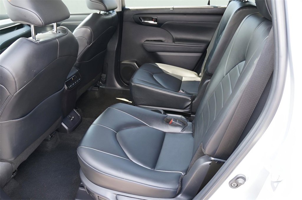 Used 2024 Toyota Highlander Platinum image 6