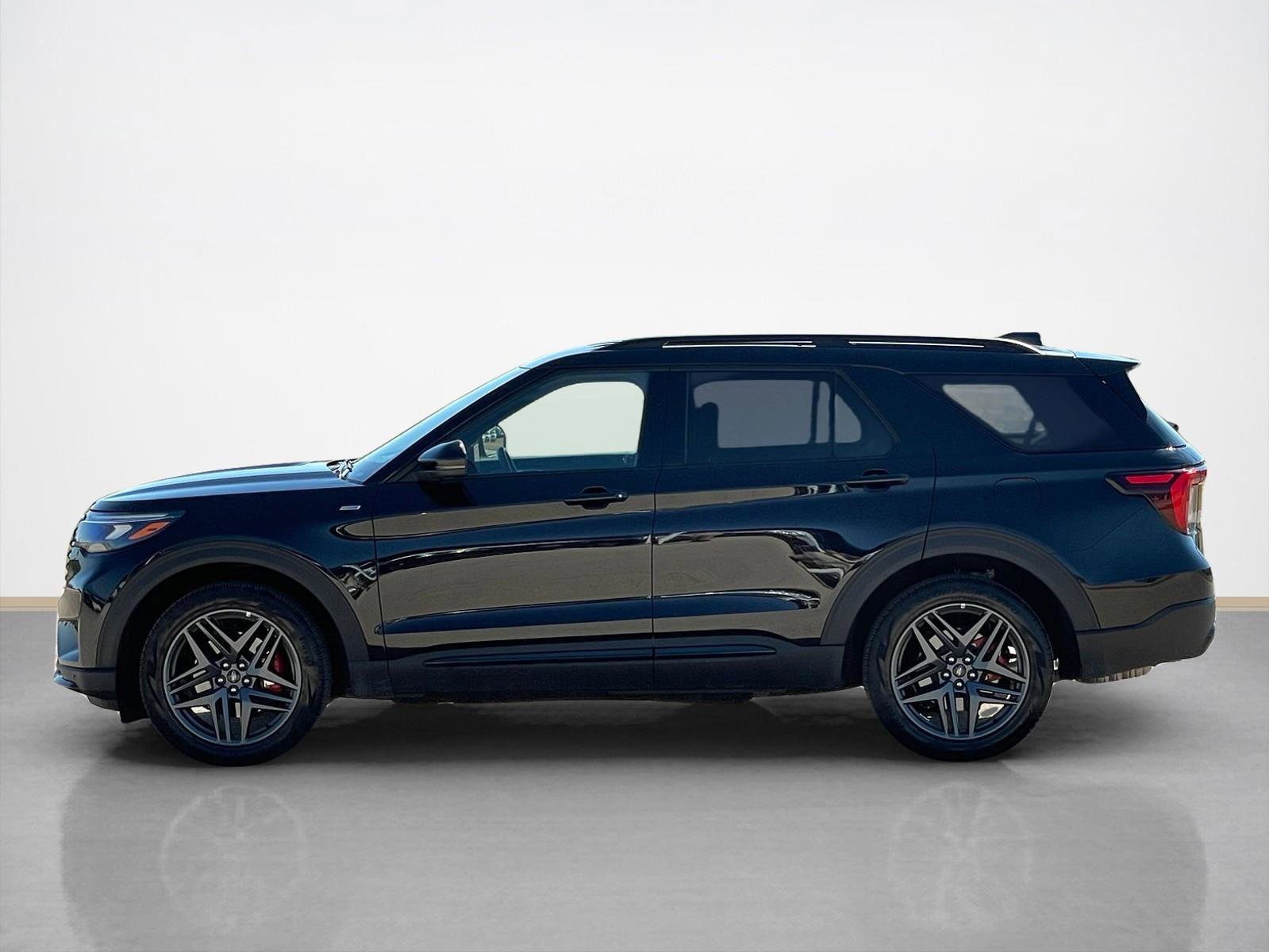 Used 2025 Ford Explorer ST-Line w/ ST-Line Street Pack image 4