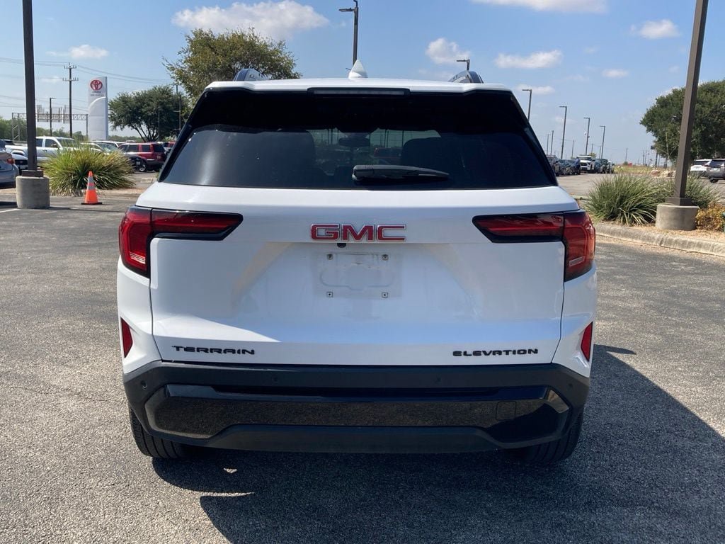 Used 2026 GMC Terrain Elevation w/ Elevation Premium Package FWD image 5
