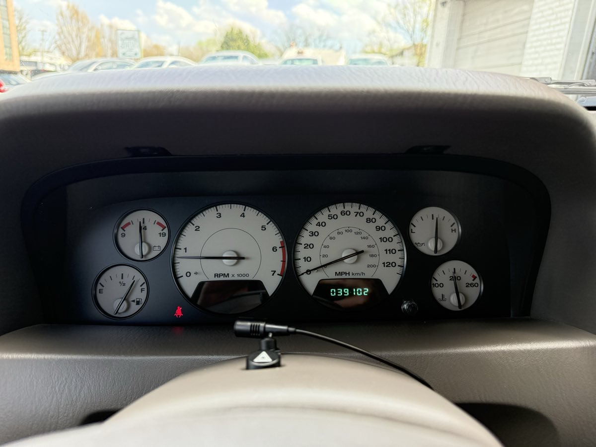 Used 2004 Jeep Grand Cherokee Limited w/ Cold Weather Group AWD/4WD image 16
