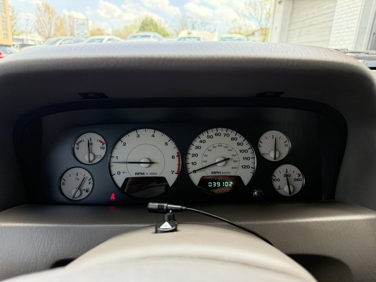 Used 2004 Jeep Grand Cherokee Limited w/ Cold Weather Group AWD/4WD image 16
