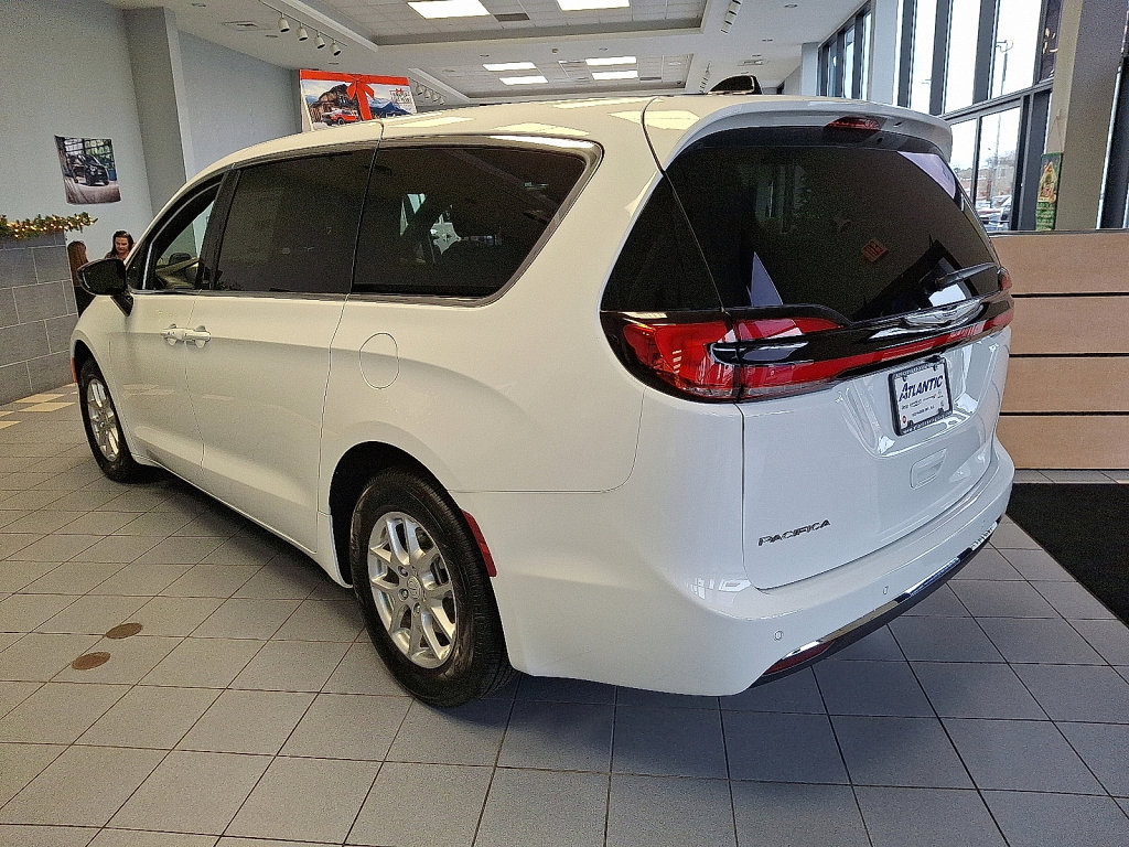 New 2026 Chrysler Pacifica Select image 7