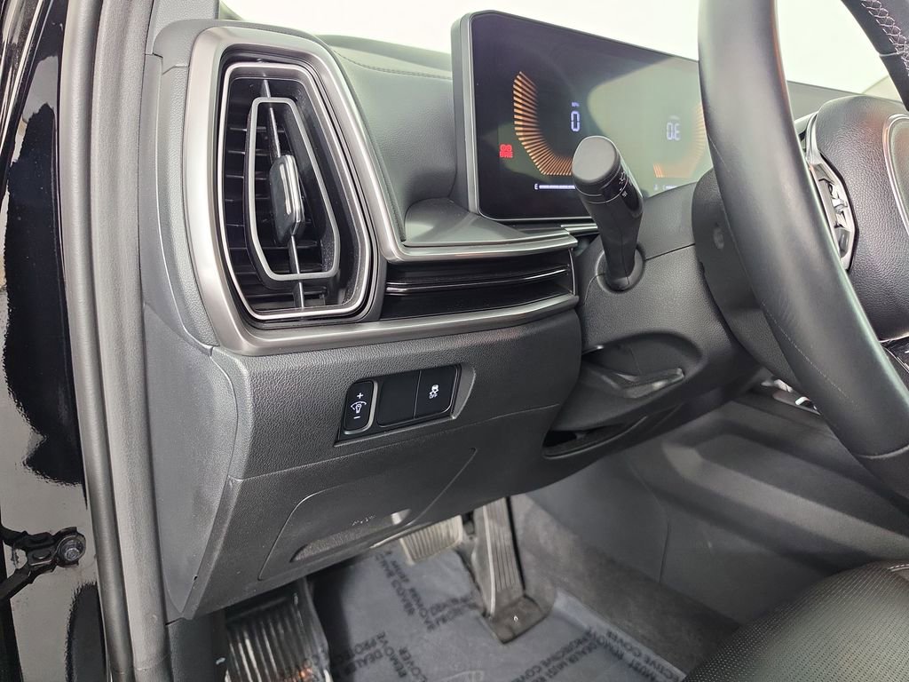 Certified 2025 Kia Sorento S FWD image 12