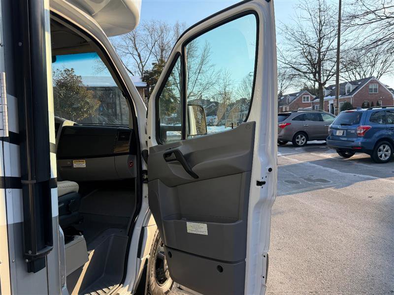Used 2015 Mercedes-Benz Sprinter 3500 image 24