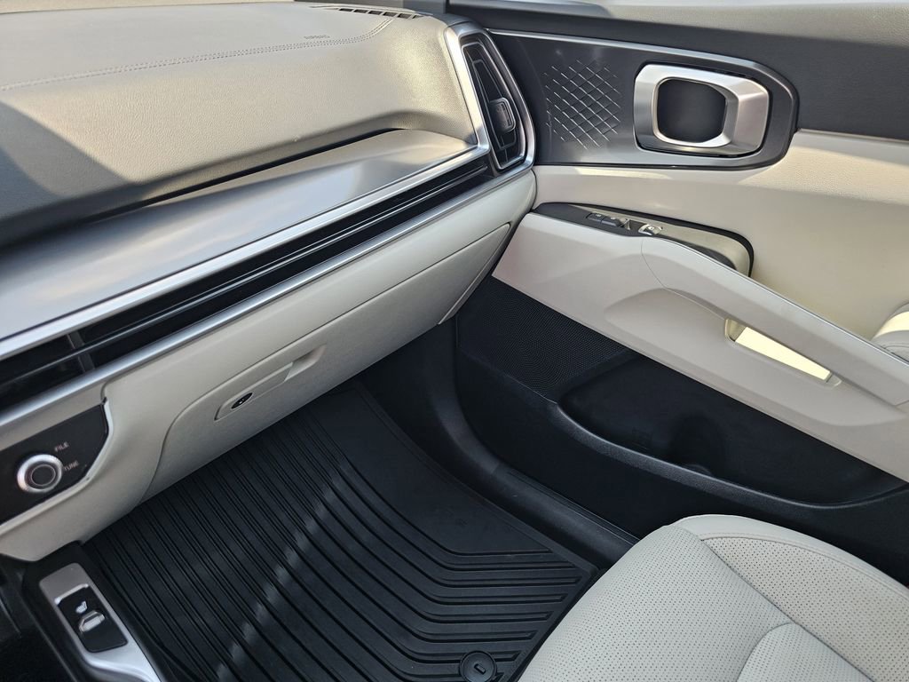 Used 2025 Kia Sorento S w/ Panoramic Sunroof Package image 28