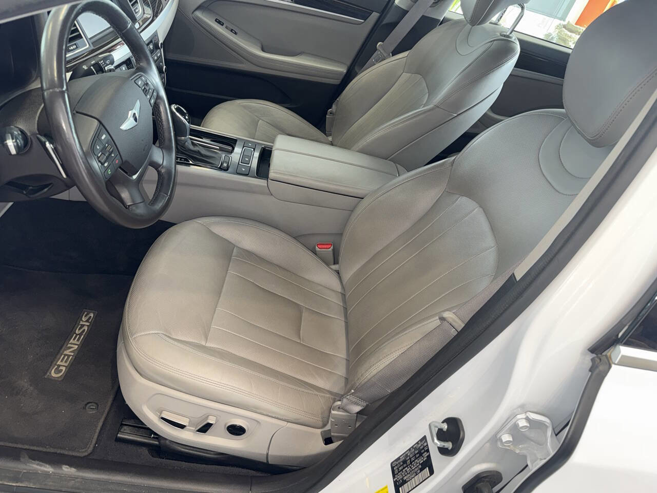 Used 2015 Hyundai Genesis 3.8 AWD/4WD image 25